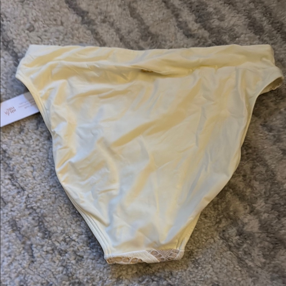 Lace Bikini Bottom - Picture 3 of 4